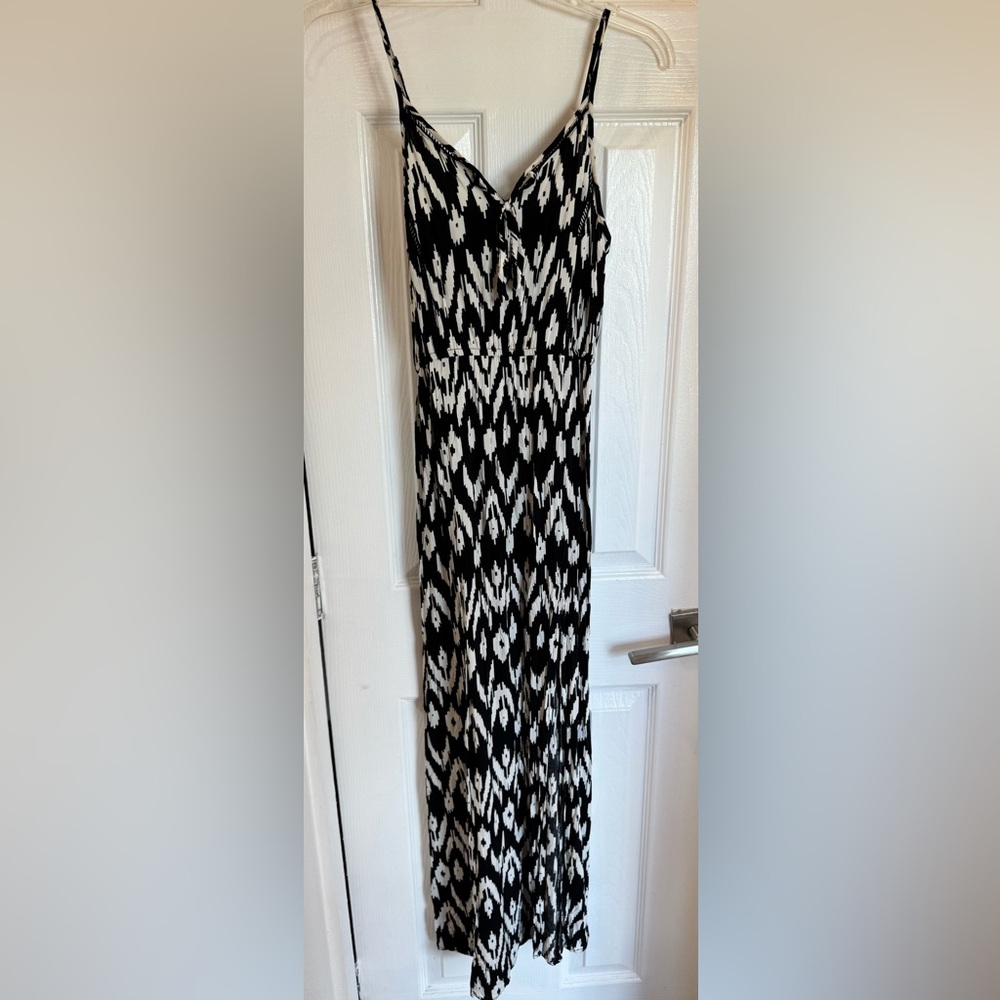 Urban Outfitters ROSETTE by BE COOL White & Black Geometric Maxi Dress Leg Slit - Picture 3 of 6